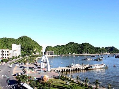 Hải Phòng bắn pháo hoa nhân dịp khai mạc Du lịch Cát Bà 2022