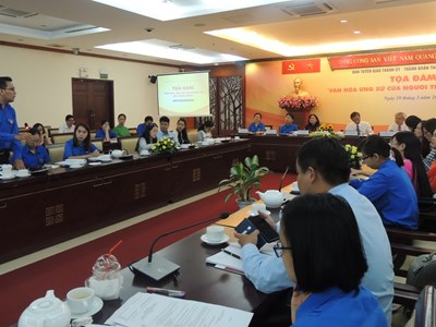 Văn hóa ứng xử của người trẻ nơi công cộng: “Căn bệnh” trầm trọng!