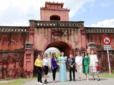 Khánh Hòa: Hoa hậu, người đẹp thích thú tour trải nghiệm Thành cổ Diên Khánh