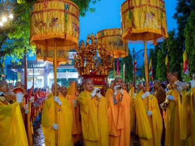 Trang nghiêm lễ rước Phật tại Huế