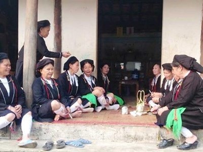 Nâng cao nhận thức của cán bộ văn hóa xã, nghệ nhân, già làng về công tác quản lý VHTTDL ở cơ sở