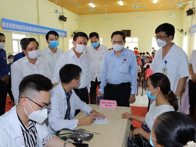 Khám chữa bệnh, phát thuốc miễn phí cho người dân huyện Bá Thước