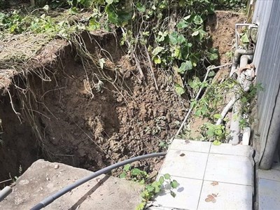 Sống thấp thỏm bên “hố tử thần