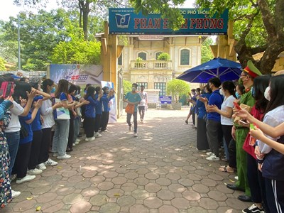 Hơn 16.000 cán bộ, nhân viên phục vụ tại các điểm thi vào lớp 10 Hà Nội