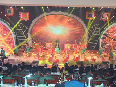 Rực rỡ sắc màu ở Hội diễn Tiếng hát hẹn hò 9 dòng sông