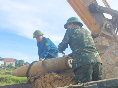 Nghệ An: Tiêu hủy thành công quả bom có bán kính sát thương lớn
