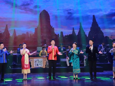 Nhiều hoạt động ý nghĩa trong Tuần Văn hóa Việt Nam tại Lào