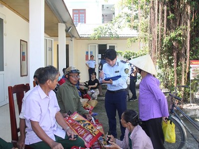 Núp bóng “tri ân người lính” để bán hàng trái phép