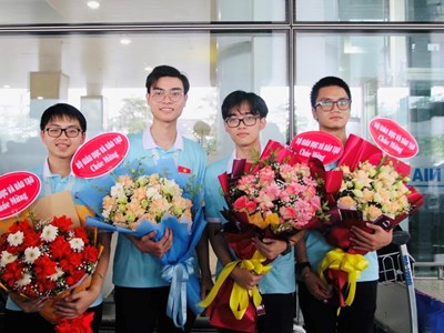 Bộ GD&ĐT chúc mừng thành tích của đội tuyển Olympic Sinh học quốc tế