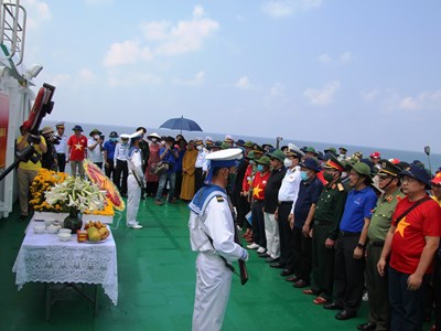 Hướng tới kỷ niệm 75 năm Ngày Thương binh - Liệt sĩ: Mẹ vẫn đợi con về