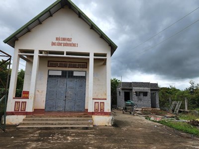 Khi xã nghèo xây dựng 8 nhà vệ sinh lên đến 1,6 tỉ đồng