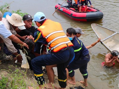 Quảng Ngãi: Tìm thấy thi thể người phụ nữ trẻ nhảy cầu tự tử