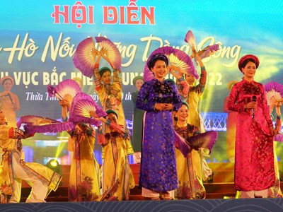 Khai mạc Hội diễn “Câu hò nối những dòng sông” khu vực Bắc miền Trung