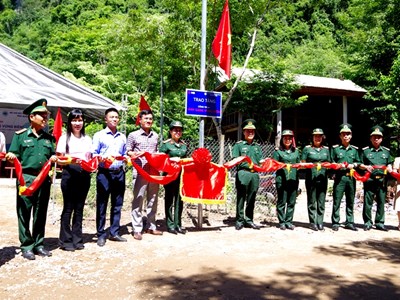 Đem ‘Ánh sáng vùng biên’ về với đồng bào Vân Kiều