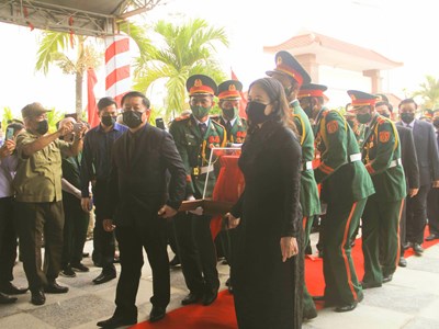 Dấu chỉ đỏ nơi đồi Xuân Sơn