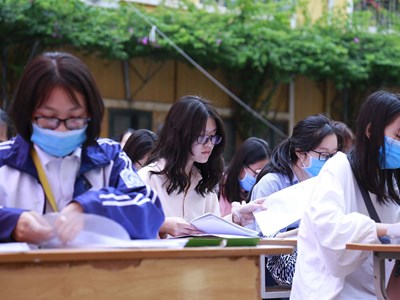 Điểm sàn chỉ là điều kiện cần