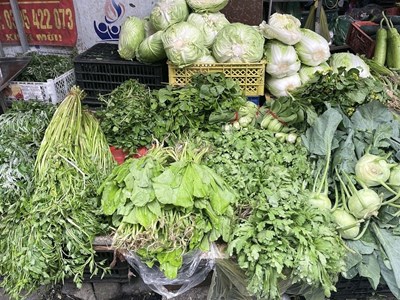 Xăng dầu giảm giá, hàng hoá sao mãi không giảm?