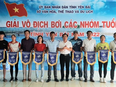 130 VĐV tham gia giải Vô địch bơi các nhóm tuổi Yên Bái năm 2022