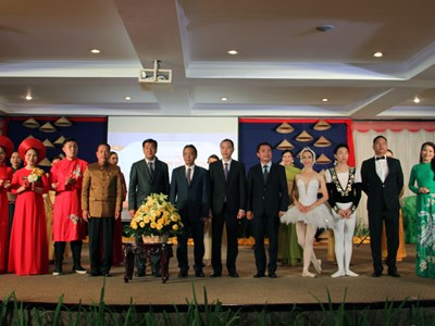 Khán giả Campuchia xúc động với chương trình nghệ thuật của các nghệ sĩ Việt Nam