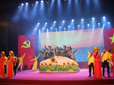 Hội diễn “Tiếng hát miền Đông” kỷ niệm Cách mạng Tháng Tám thành công