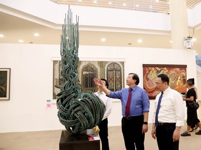 Mỹ thuật trẻ đang thiếu... chất trẻ