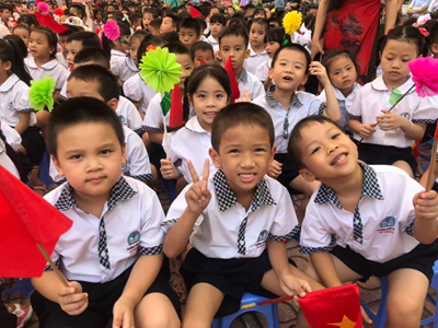 Các cơ sở giáo dục phải công khai các khoản thu chi và đảm bảo đủ sách giáo khoa