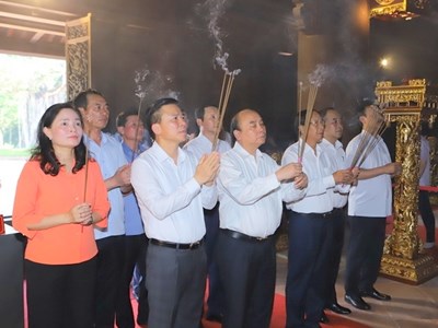 Chủ tịch nước dâng hương tại Khu di tích lịch sử Quốc gia đặc biệt Lam Kinh