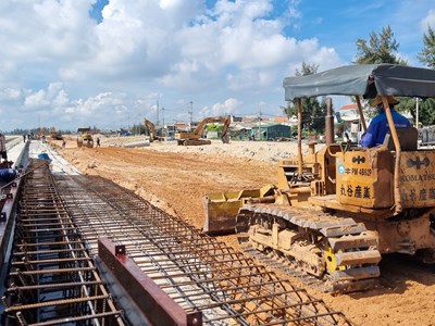 Quảng Ngãi: Xây dựng kè chống sạt lở bờ biển tạo điều kiện phát triển du lịch