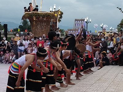 Bắc Trà My tổ chức biểu diễn cồng chiêng định kỳ hằng tháng