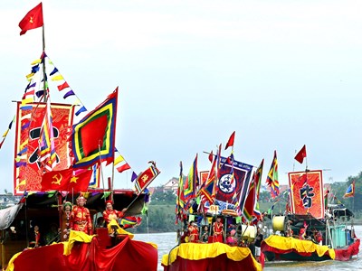 Độc đáo lễ hội quân trên sông Lục Đầu