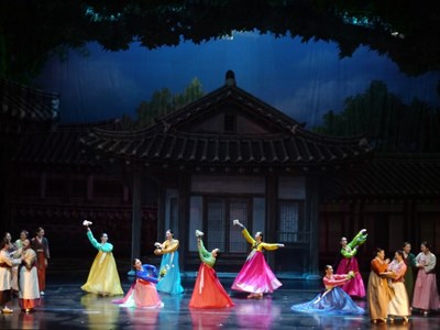 Hơn 100 nghệ sĩ, Idol Kpop biểu diễn tại phố đi bộ Trịnh Công Sơn