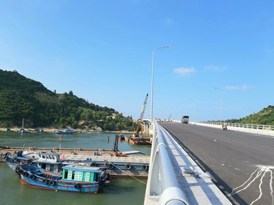 Cầu vượt biển Đề Gi - nối nhịp bờ vui của người dân Bình Định