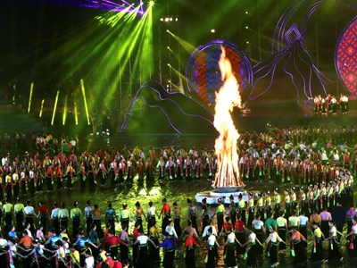 “Xoè Thái- Tinh hoa miền di sản", xúc động đêm nghệ thuật vinh danh di sản trong mưa