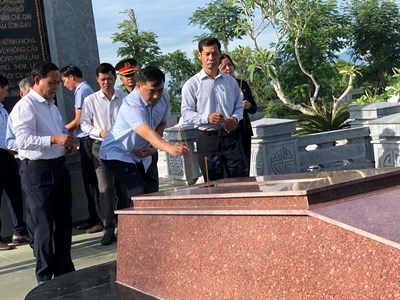 Dâng hương tưởng niệm 146 năm ngày sinh cụ Huỳnh Thúc Kháng