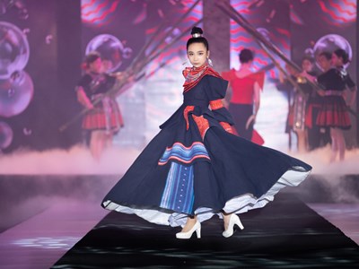 Thời trang đến với các miền đất di sản: “Sứ giả” trẻ của văn hóa Việt