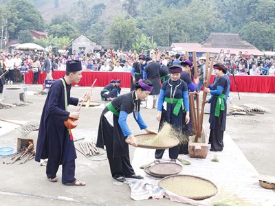 Đặc sắc Lễ hội Cơm mới Đền Đông Cuông của người Tày Khao ở Văn Yên