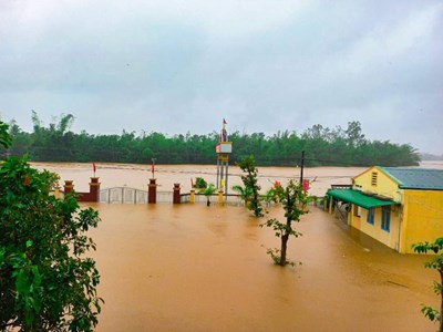 Quảng Ngãi: Tạm hoãn tất cả các cuộc họp chưa thật sự cần thiết để tập trung vào công tác phòng, chống mưa, lũ