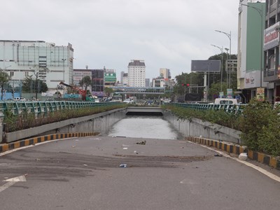Đà Nẵng: Hầm chui Điện Biên Phủ ngập trong nước, gây ách tắc giao thông