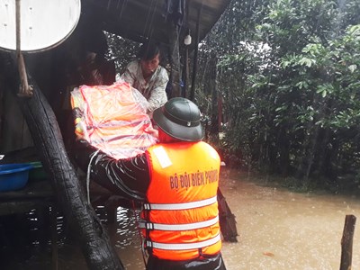 Quảng Bình: Người dân và tài sản được di dời đến nơi an toàn để tránh lũ