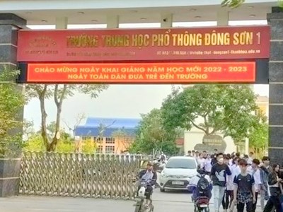 Thanh Hóa: Yêu cầu kiểm điểm hiệu trưởng, giáo viên trường THPT Đông Sơn 1 do thu tiền trái quy định