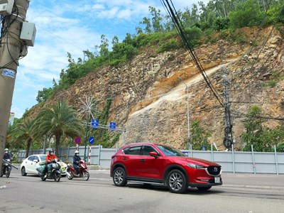 Đầu tư hơn 65 tỉ đồng xử lý khắc phục sạt lở mái taluy tại núi Bà Hỏa