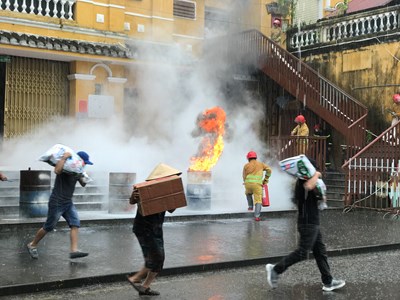 Thực tập phương án chữa cháy và cứu nạn, cứu hộ tại Khu dân cư chợ Hội An