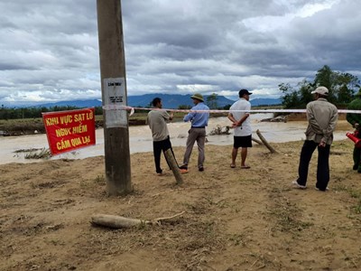 Người dân bất an vì sạt lở nghiêm trọng bờ sông Vu Gia