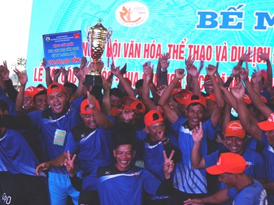 Chủ nhà thắng lớn tại Giải đua ghe Ngo Sóc Trăng lần thứ V khu vực ĐBSCL