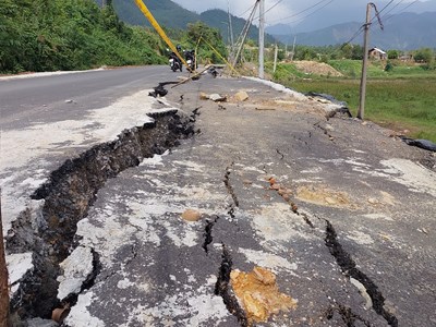 Cận cảnh tuyến đường hơn 643 tỉ đồng bị nứt, gãy nghiêm trọng