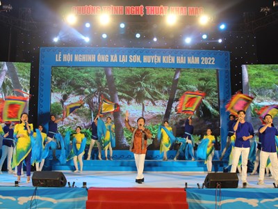 Rực rỡ sắc màu văn hóa biển đảo tại lễ hội Nghinh Ông