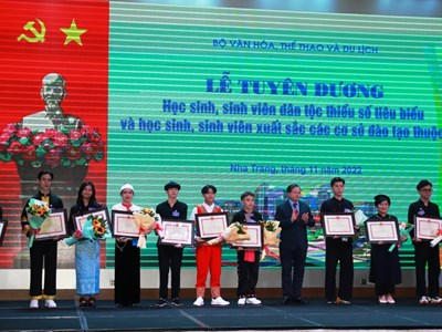 Bộ VHTTDL: Tuyên dương học sinh, sinh viên DTTS tiêu biểu, học sinh, sinh viên xuất sắc