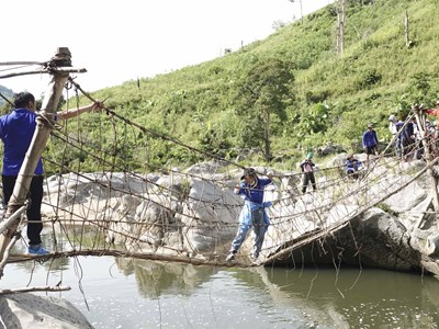 Làng O2 bừng sáng từ điện mặt trời