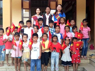 Miệt mài cắm bản gieo từng con chữ