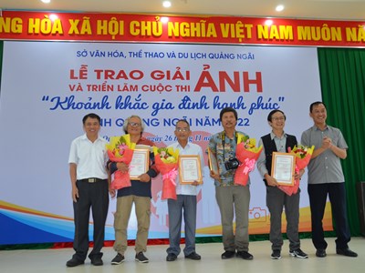 Quảng Ngãi: Trao giải và triển lãm cuộc thi ảnh “Khoảnh khắc gia đình hạnh phúc”